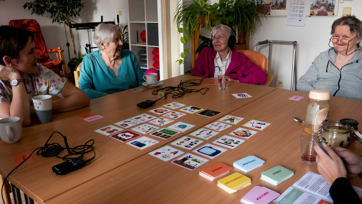 Česká hra Povídej chce pomáhat seniorům v boji se zapomínáním