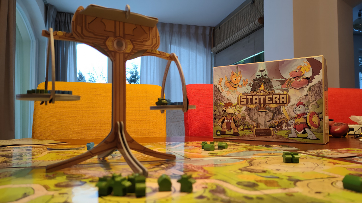 Představujeme českou deskovku Statera: Věřící a neznabozi v ní poměřují síly na skutečných vahách