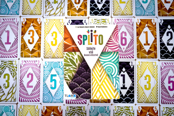 Vánoce stíhá i semi-kooperativní karetní hra Splito