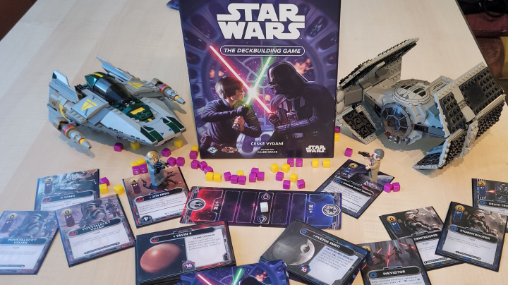 Star Wars: The Deckbuilding Game – recenze karetního duelu z předaleké galaxie