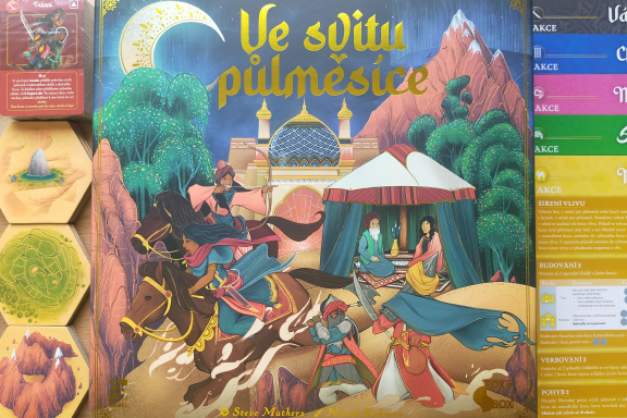 Ve svitu půlměsíce – recenze asymetrické válečné abstraktky