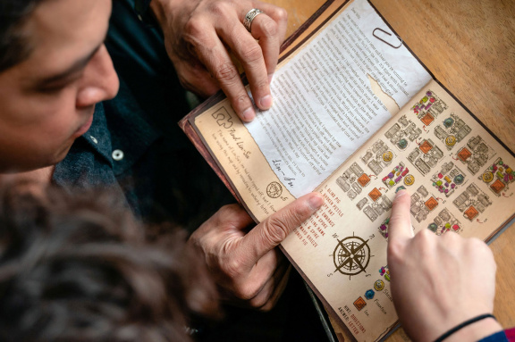 Staňte se ikonickým badatelem v nové únikovce Indiana Jones: Cryptic