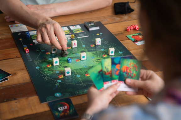 Tvůrci asymetrické podvodní dvojkovky Kelp čelí vlně padělků