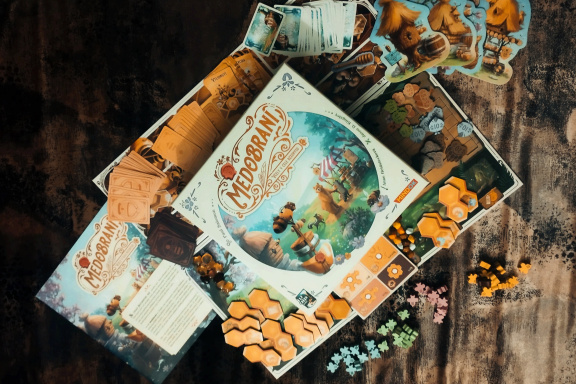 Medobraní – recenze přemýšlivého, slaďoučkého cukrkandlu pro celou rodinu