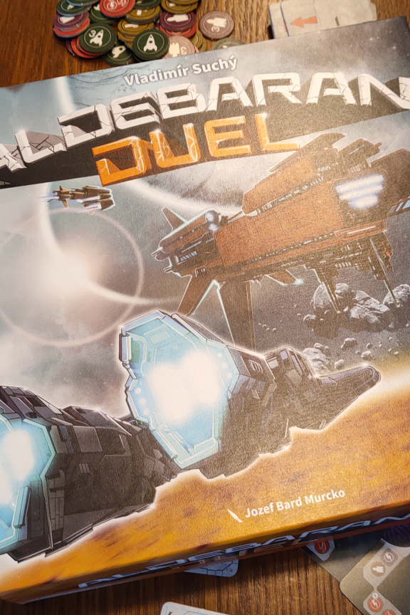 Aldebaran Duel – recenze karetního dobývání vesmíru ve dvou i v jednom