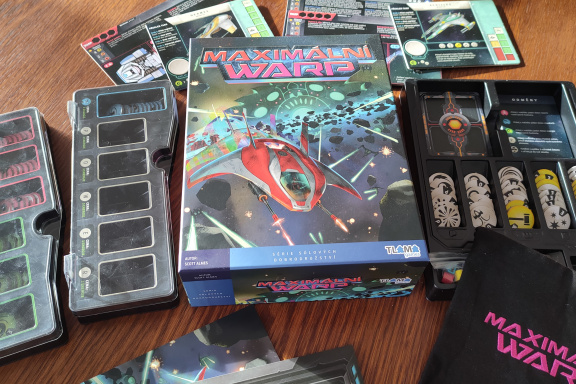 Maximální warp – recenze vesmírné sólovky