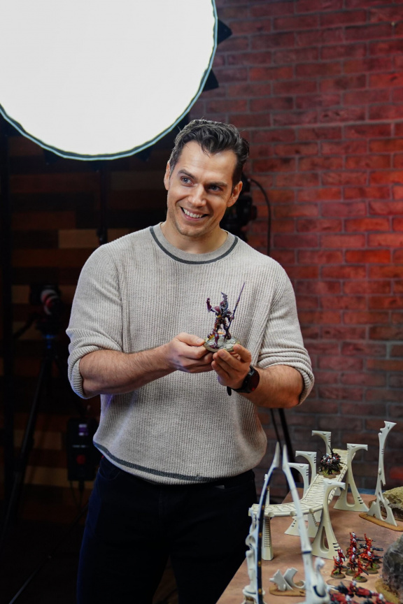 Amazon získal práva na Warhammer 40,000. Chystá filmy i seriály s Henrym Cavillem