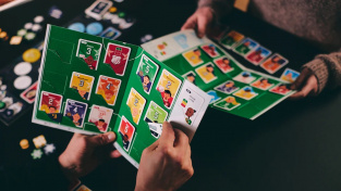 Smlouva je podepsaná, Asmodee nastupuje na trávník a Superclub Rivals se chystá v češtině