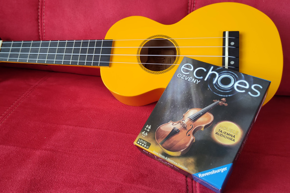 Echoes: Housle – recenze poslechové detektivky s historií a koncertem