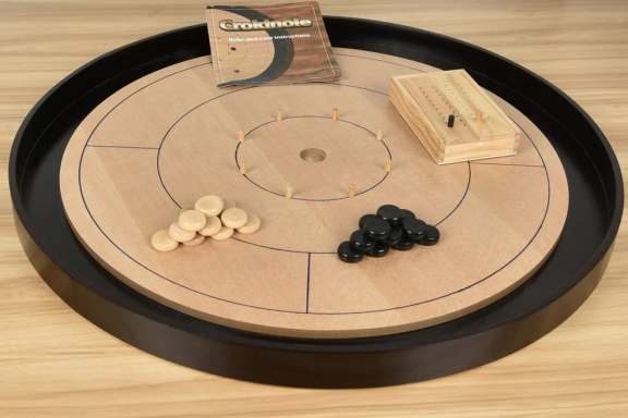 Klasická rozměrná deskovka Crokinole znovu strhává davy