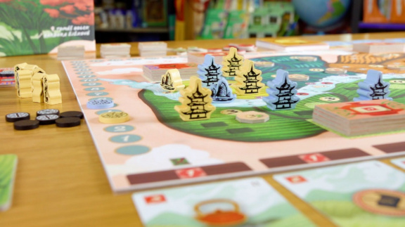 Albi představuje zástup původně českých her: Čajová zahrada, Vlaky na trati i rozšíření Karaku