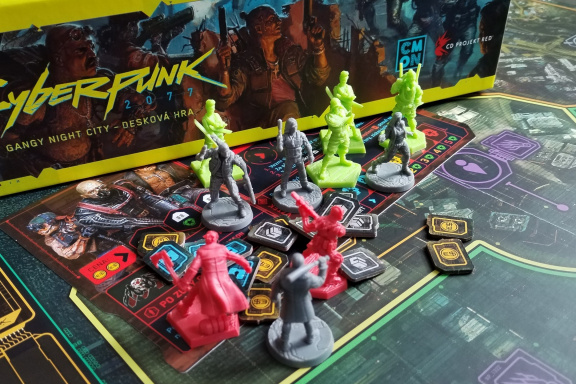 Cyberpunk 2077: Gangy Night City – recenze kompetitivní stolní adaptace slavné videohry