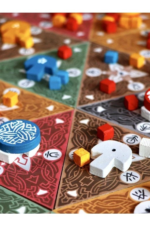 Páteční souhrn tuzemských novinek: Rozšíření pro Abyss i Europa Universalis, Podhoubí a samé párty hry