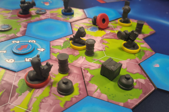 Zahráli jsme si bláznivý chaos Worms: Desková hra, který videoherní předloze dělá čest