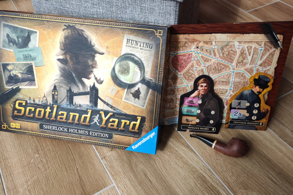 Scotland Yard: Sherlock Holmes Edition – recenze modernizované klasiky se skrytým pohybem