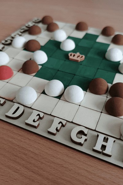 Česká logická hra Amoriax vyzývá šachy, go i hnefatafl