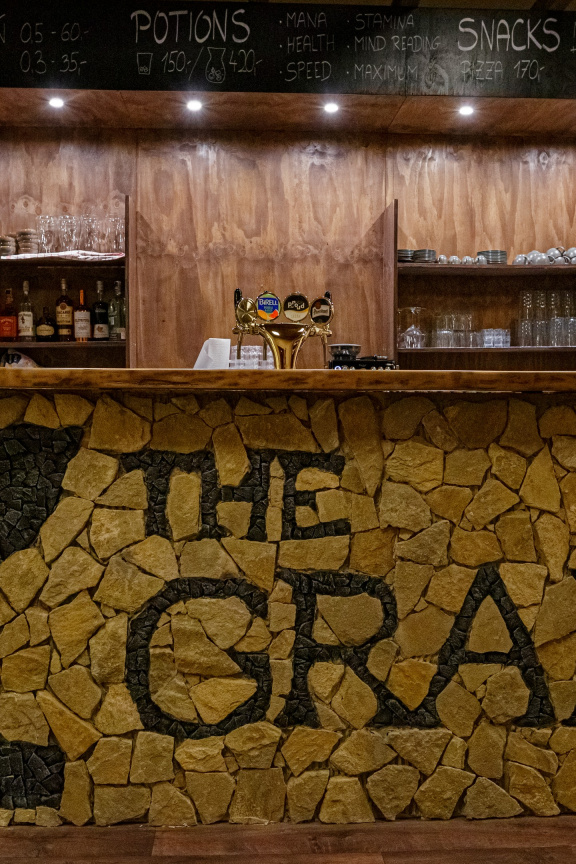 V Praze se otevřel nový bar The Grail zaměřený na deskové hry, RPG a wargaming