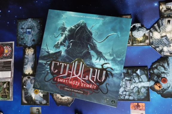 Cthulhu: I smrt může zemřít – Strach z neznáma – recenze fanaticko-fantastické sázky na jistotu