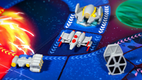 České Asmodee chystá závodní Star Wars Super Teams a fantasy strategii Dewan