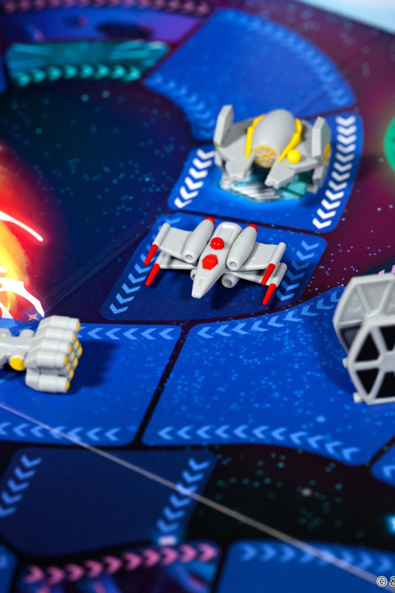 České Asmodee chystá závodní Star Wars Super Teams a fantasy strategii Dewan