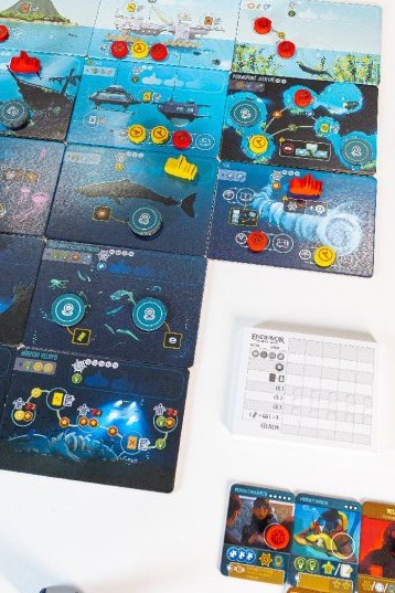 Páteční souhrn tuzemských novinek: dvojité zkoumání hlubin, malé arkádovky a očekávaný příchod nového Cathaly