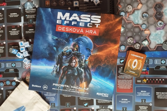 Mass Effect: Desková hra – Priorita Hagalaz – recenze adaptace videoherní space opery