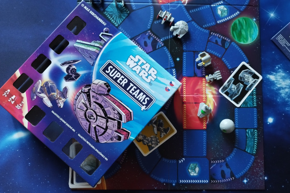 Star Wars Super Teams – recenze hvězdného závodu na pár parseků