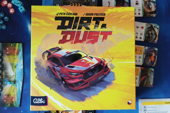 Dirt & Dust – recenze nezávodní závodní hry