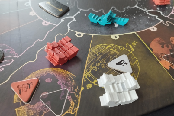 Arcs dle recenze dokáže vtáhnout i frustrovat zároveň