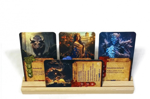 České Mighty Fight je tuzemská obdoba Magic: The Gathering. Utkají se v ní až čtyři hráči