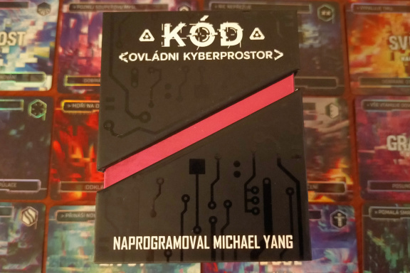 Kód: Ovládni kyberprostor – recenze karetního duelu umělých inteligencí