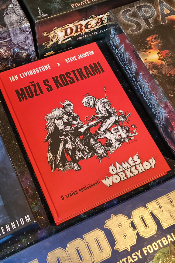 Muži s kostkami – recenze nostalgické autobiografie společnosti Games Workshop, která ovlivnila vše