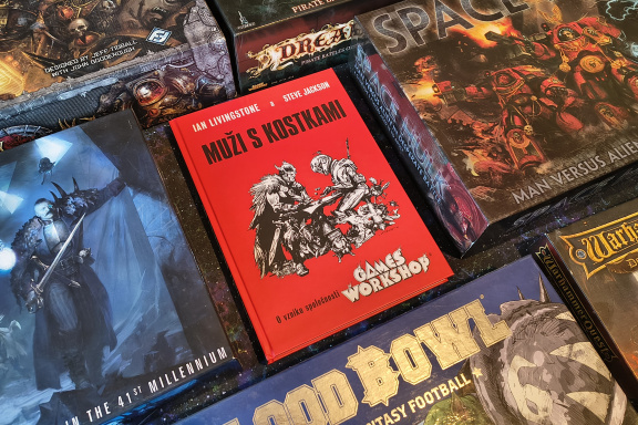 Muži s kostkami – recenze nostalgické autobiografie společnosti Games Workshop, která ovlivnila vše