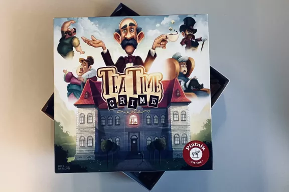 V Tea Time Crime řešíte kostky, svítilny a matice
