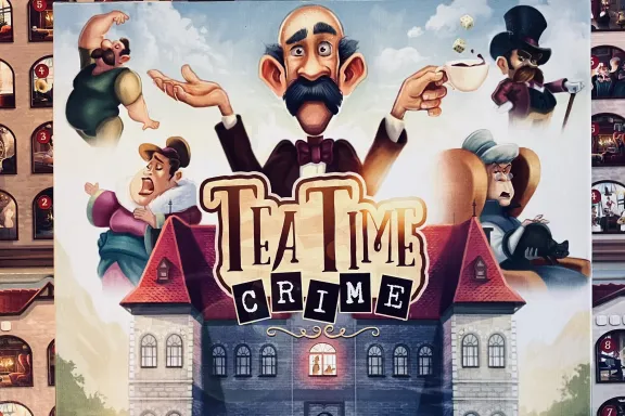 Tea Time Crime – recenze rodinného pátrání s chytrým využitím kostek