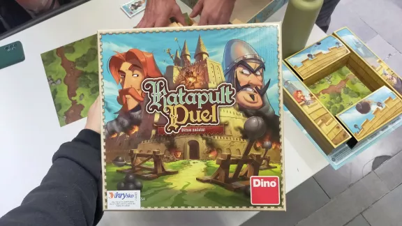 Katapult Duel – recenze akční přestřelky se skutečným bouráním hradů