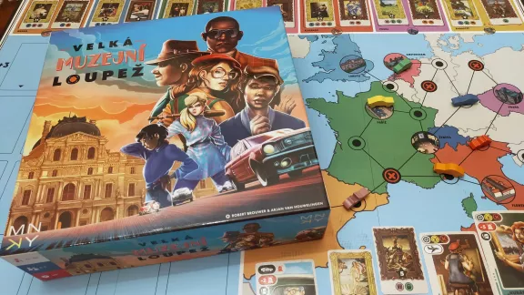 Velká muzejní loupež – recenze rodinného deckbuildingu plného kradeného umění