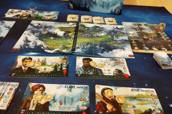 Pod neznámým nebem je skvělým pokračováním Spících bohů