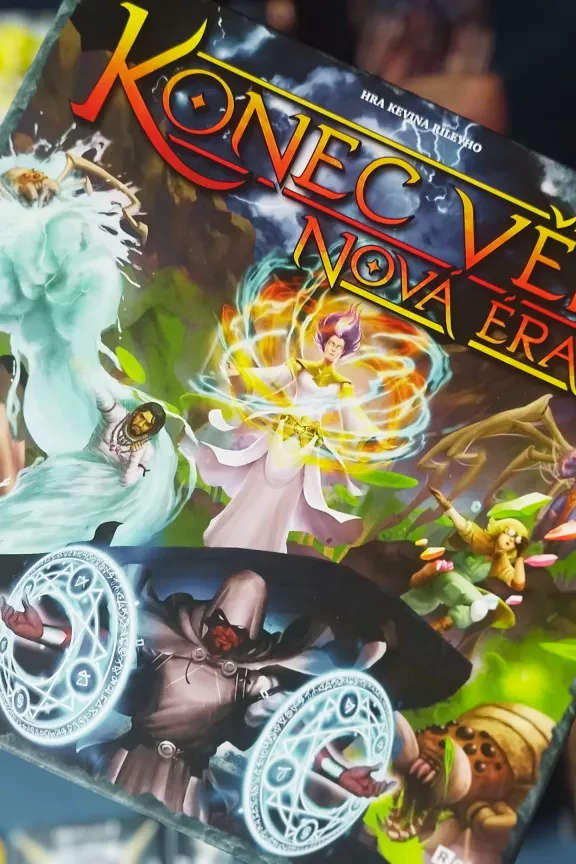 Konec věků: Nová éra – recenze osvědčeného deckbuildingu s výpravami