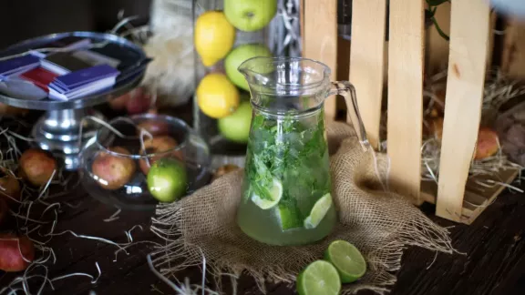 Domácí limonády a mocktaily, které sedí k partii s přáteli