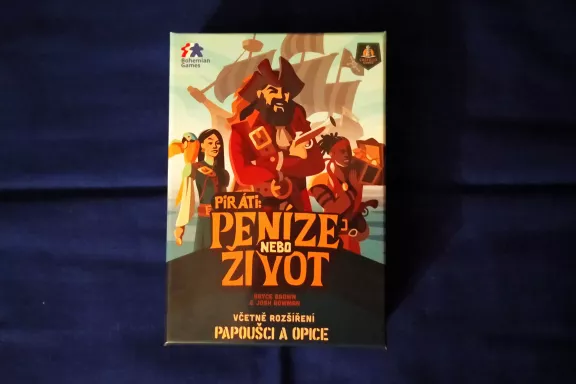 Blafuj, kořisti a nič v malé karetní hře Piráti: Peníze nebo život