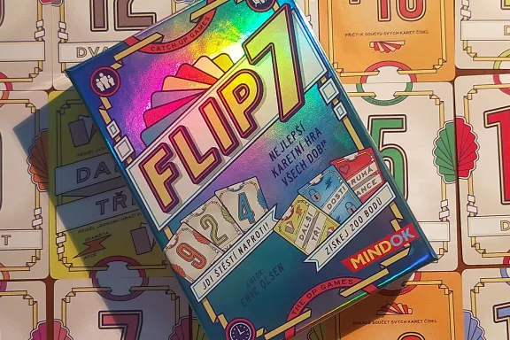 Oceňovaná karetka Flip 7 nás příliš neoslnila
