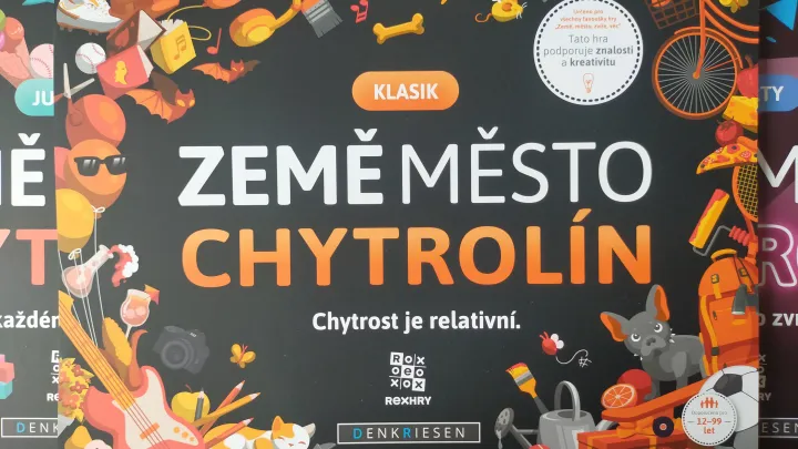 Země město chytrolín – recenze tří verzí staronové slovní hry