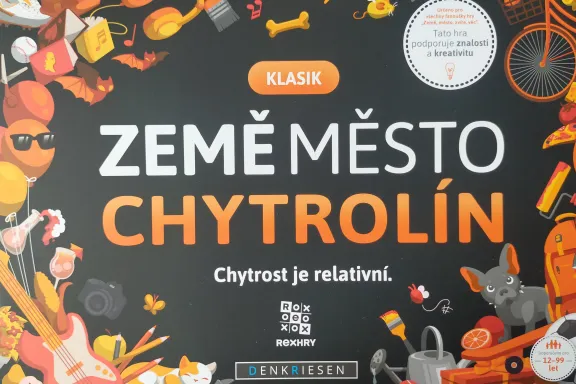 Země město chytrolín – recenze tří verzí staronové slovní hry