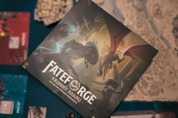 Fateforge: Knoniky Kaanu – recenze vtahujícího příběhového fantasy
