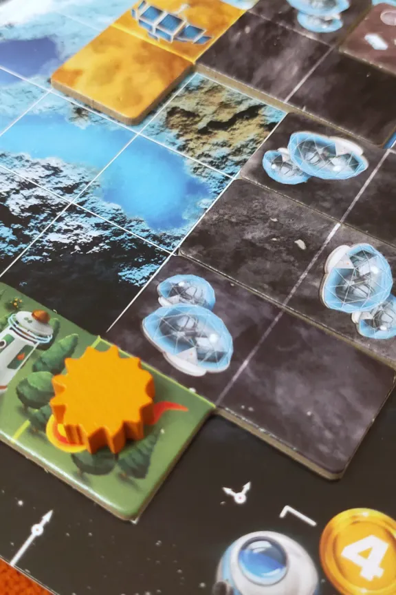 Nad Neznámou planetou se vytyčil Superměsíc