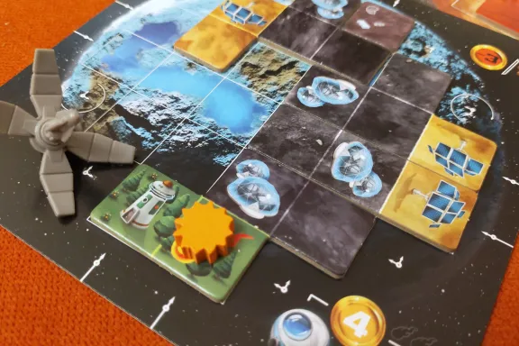Nad Neznámou planetou se vytyčil Superměsíc