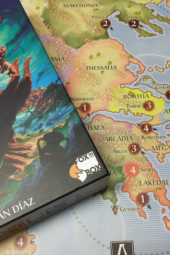 Polis – recenze antického duelu